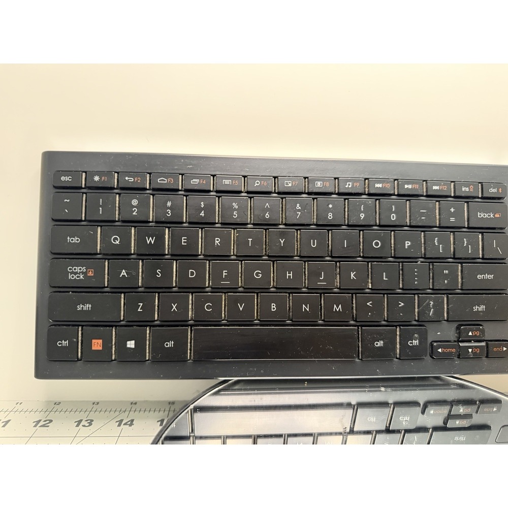 Logitech K830 Wireless Keyboard Backlit Touchpad Built-In - Tested - Picture 2 of 6
